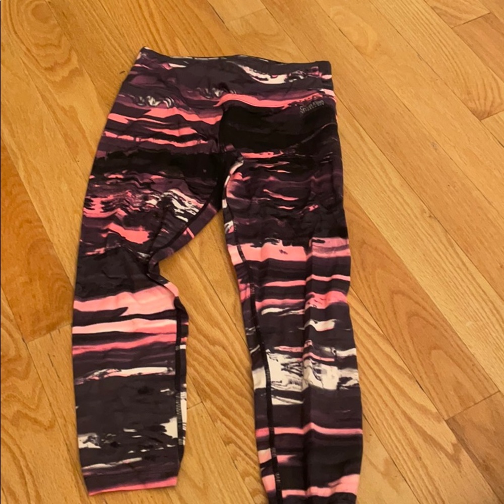 Cute Calvin Klein cropped leggings!